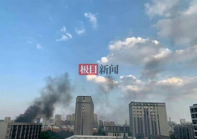 南京航空航天大学实验楼爆燃致2死9伤 目击者：听到巨响 救护车来回多趟