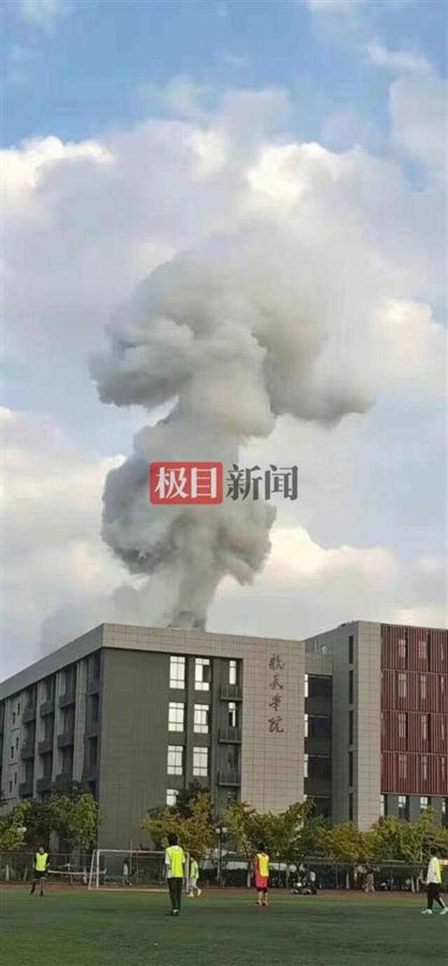 南京航空航天大学实验楼爆燃致2死9伤 目击者：听到巨响 救护车来回多趟