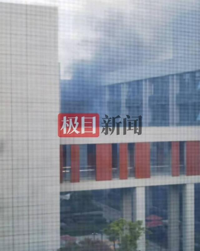 南京航空航天大学实验楼爆燃致2死9伤 目击者：听到巨响 救护车来回多趟