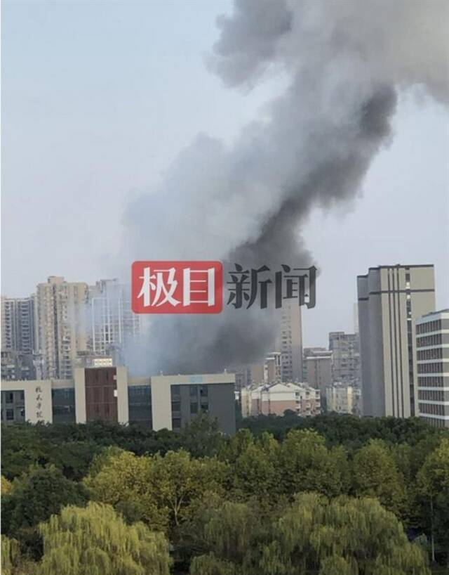 南京航空航天大学实验楼爆燃致2死9伤 目击者：听到巨响 救护车来回多趟