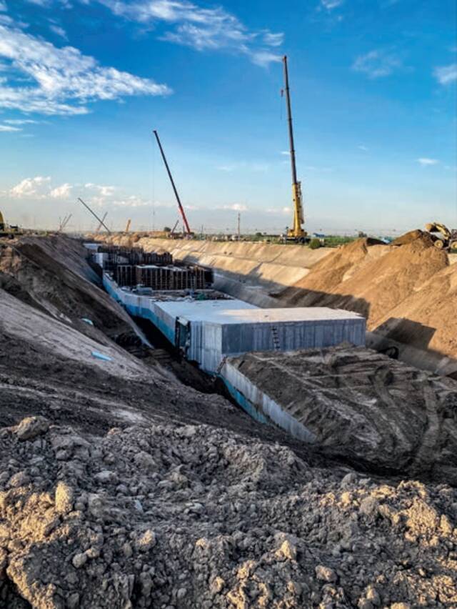 雄安新区启动区在建的地下管廊项目。摄影/《财经》记者张寒