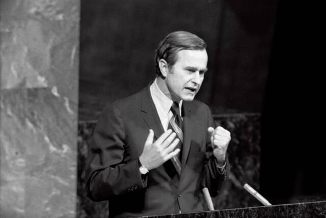  1971年10月，美国常驻联合国代表乔治·布什在联合国大会上发表观点。图/视觉中国