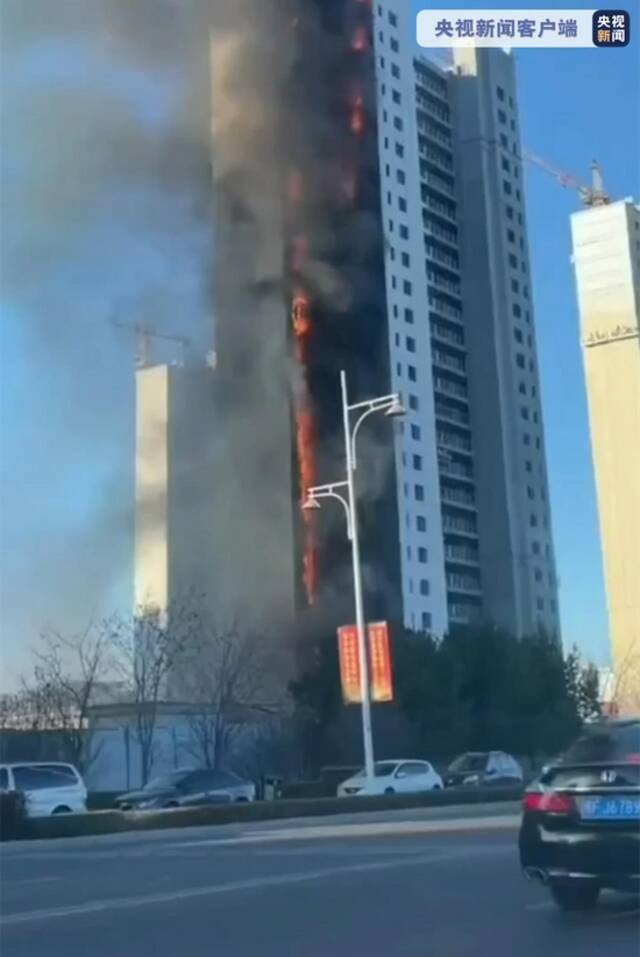 内蒙古科右前旗一在建楼盘起火 未造成人员伤亡