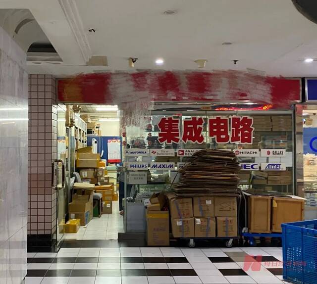 上海赛格电子市场内另一家集成电路店铺图片来源：每经记者黄辛旭摄