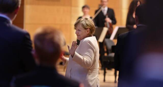 默克尔正式卸任，德总统施泰因迈尔：多亏了她，欧洲才没有“分裂”