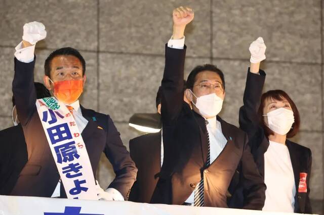 当地时间10月26日，日本东京，日本首相岸田文雄发表演讲，助阵拉票。图/IC photo