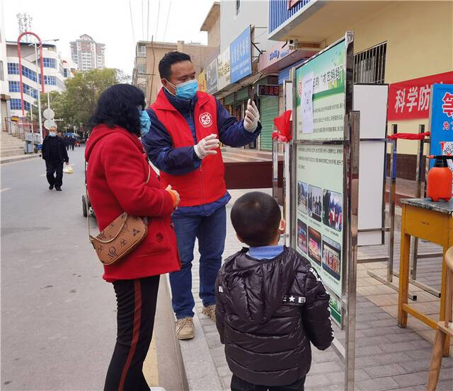 镜头  抗疫一线的纪检监察铁军