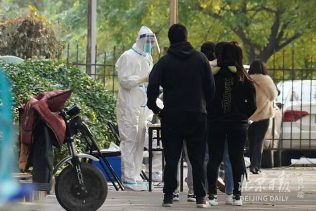 有阳性人员到访 北京朝阳区明天第一城部分居民正核酸检测