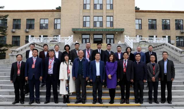 吉林农业大学校领导与校友代表参加吉林省校友人才促进吉林振兴发展大会