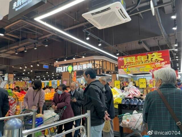 网传江苏常州大批市民排队抢购物资 商务局发声