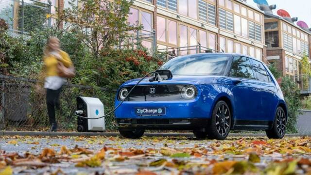 英国公司推出电动汽车充电宝：手提箱大小 可增加32公里续航