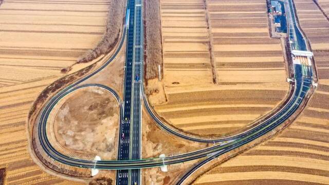 京哈高速拉林河至哈尔滨段改扩建项目通车
