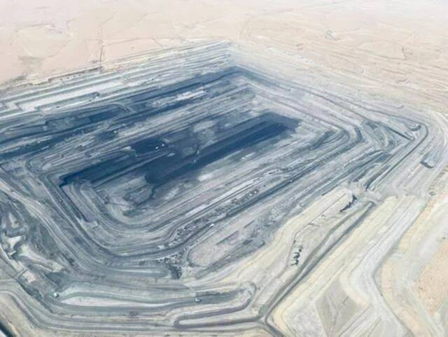 锡林郭勒盟境内的一处露天煤矿（2021年3月31日摄）。新华社发