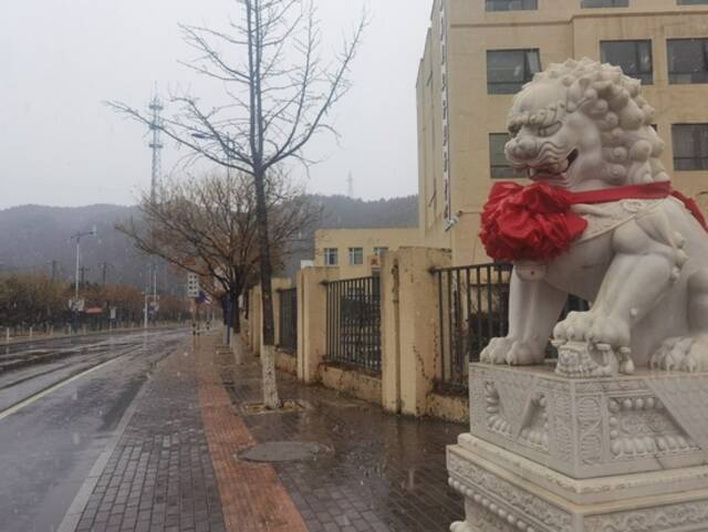 北京今冬第一场雪进山了！怀柔琉璃庙雪花飘洒而下