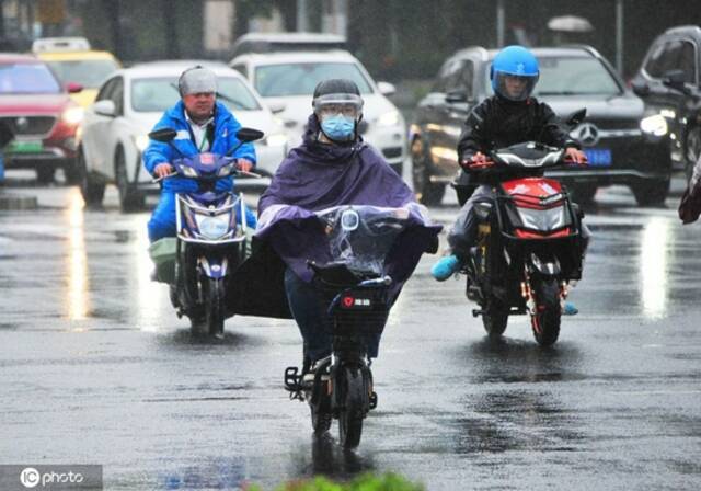 上海迎来秋雨 下周一将出现“断崖式”降温