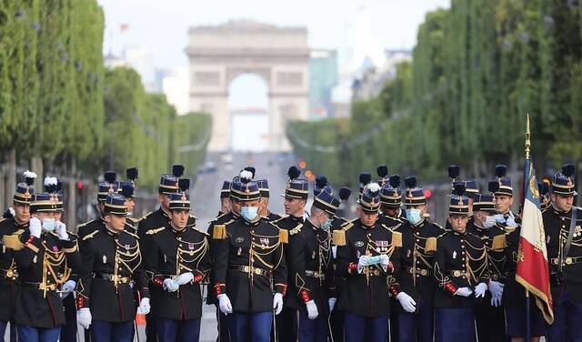 法国防部否认“法国军方采购中国毛衣” 法媒：一场乌龙让舆论在热闹过后只看到空虚