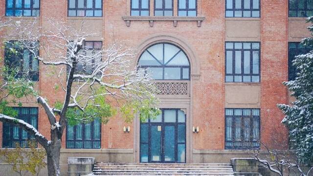 愿以三分初雪，勾勒百景清华