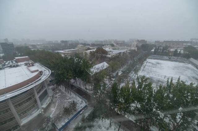 惊艳！北科的初雪！