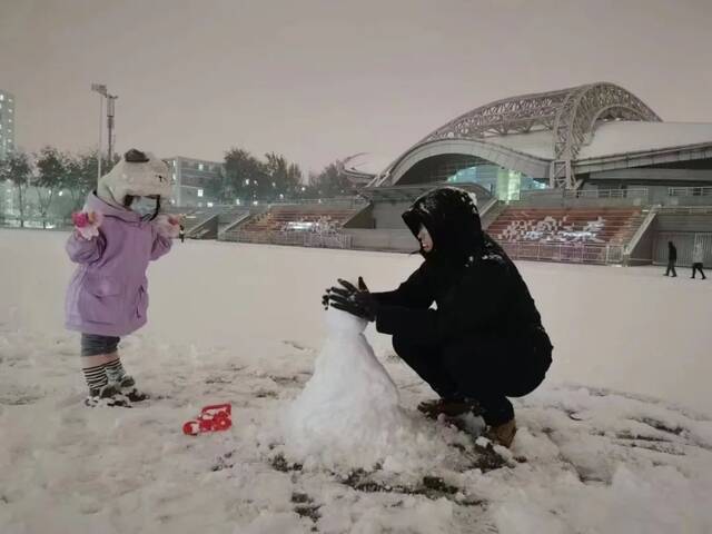 立冬 超级美！北理工喊你看初雪啦！