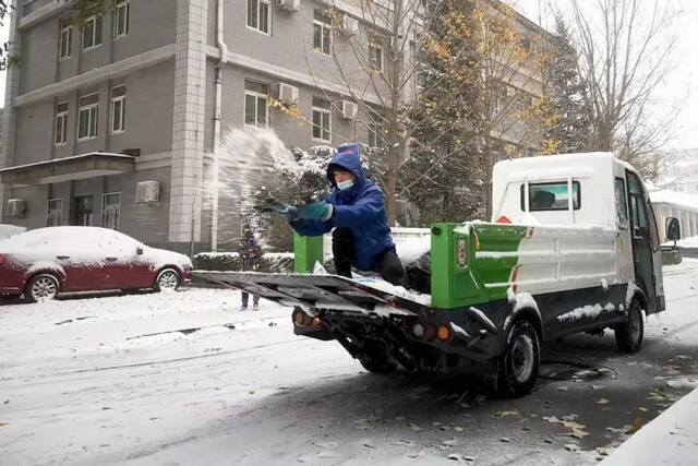 立冬 超级美！北理工喊你看初雪啦！