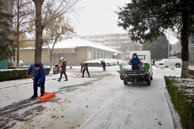 立冬 超级美！北理工喊你看初雪啦！