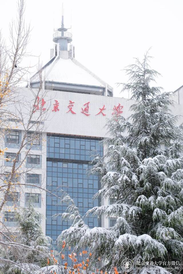 初雪交大！美极了，暖极了！