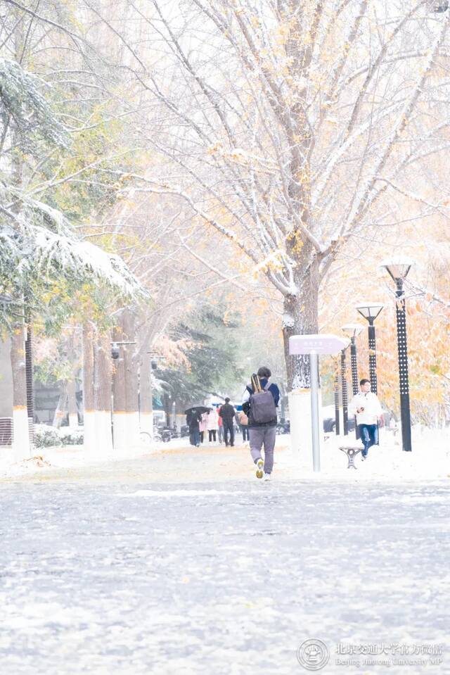 初雪交大！美极了，暖极了！