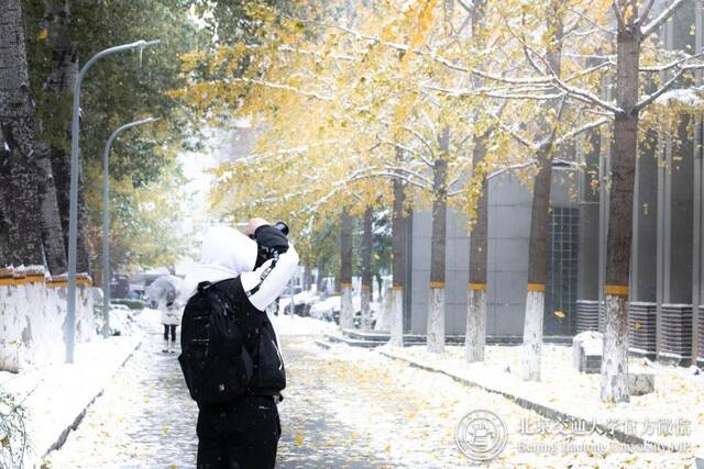 初雪交大！美极了，暖极了！