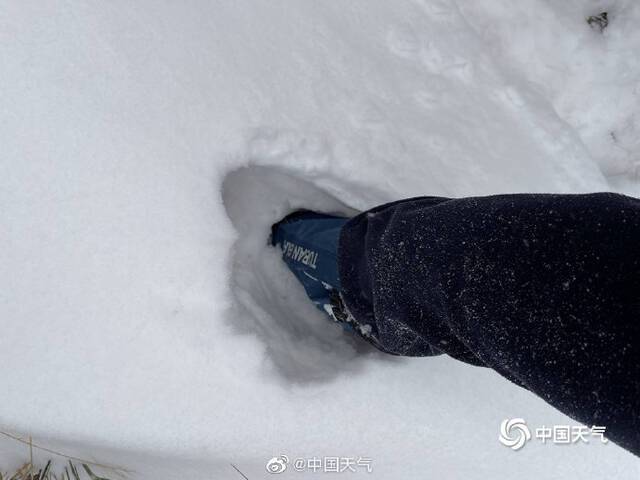 北京延庆大雪堵门 部分地区积雪深达半米