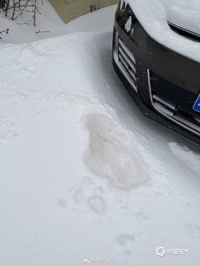 北京延庆大雪堵门 部分地区积雪深达半米