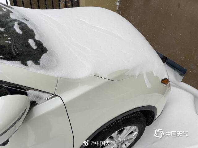 北京延庆大雪堵门 部分地区积雪深达半米