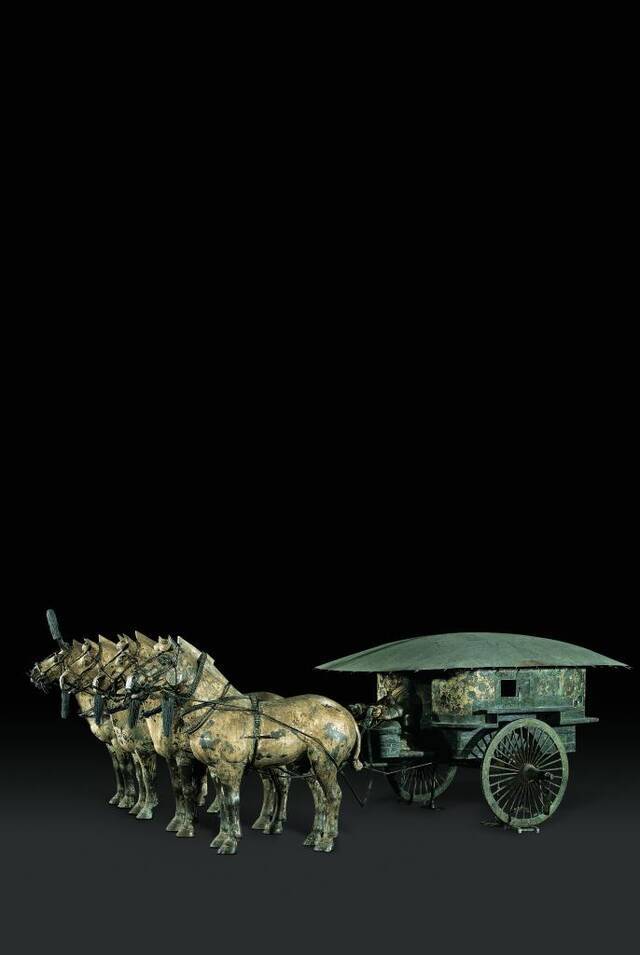 秦陵彩绘铜车马一组两乘之安车。（秦始皇兵马俑博物馆供图）