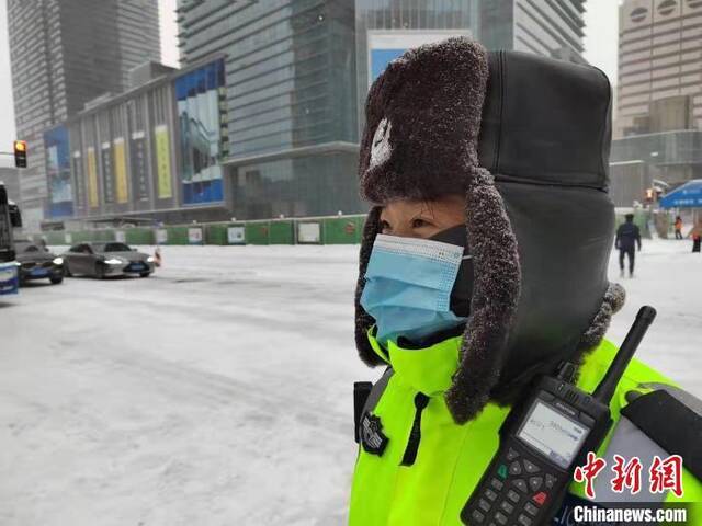 辽宁省公安机积极应对暴雪强寒潮天气 救助被困群众5700余人