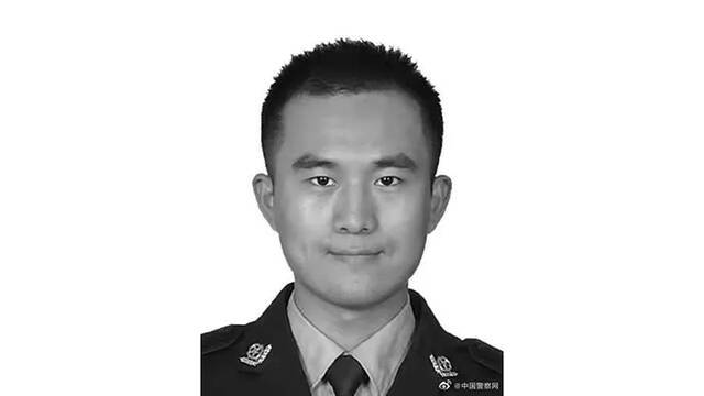 重庆一民警押解嫌犯指认现场时遭遇交通事故殉职 年仅28岁