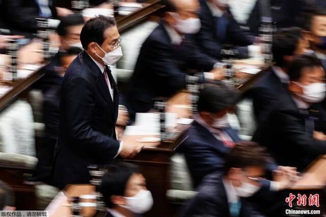 岸田当选日本第101任首相，背负安倍“负遗产”能走多远？