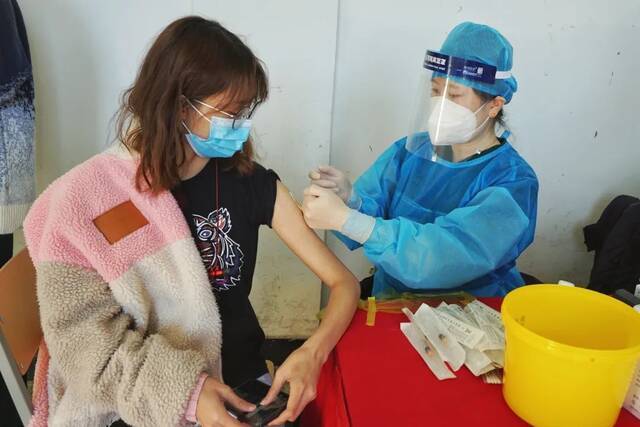 现场直击！北京信息科技大学组织开展新冠疫苗加强针接种