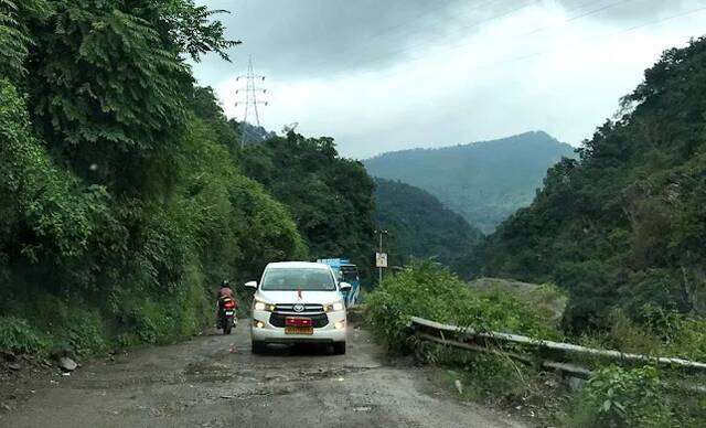 连接印度北阿坎德邦四城的“Char Dham Project”公路。图源：NDTV