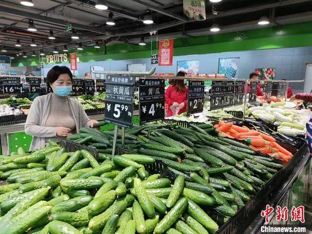 北京朝阳区一超市的蔬菜区。左雨晴摄