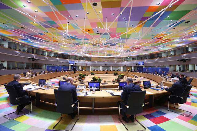 ▲这是10月21日在比利时布鲁塞尔的欧盟总部拍摄的欧盟峰会现场。新华社发（欧盟供图）