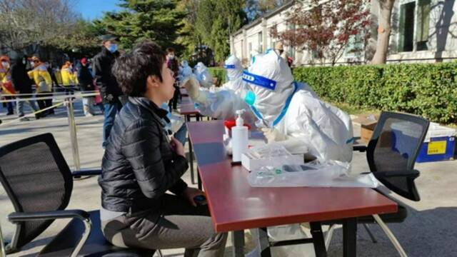 多图直击！海淀石油大院封闭，院内中小学幼儿园停课一天，全员核酸检测