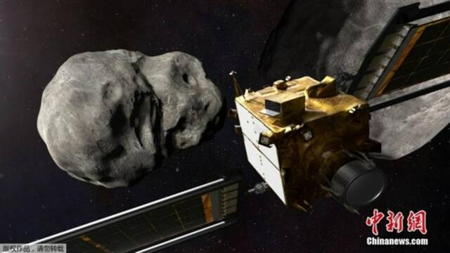 当地时间11月4日，法新社公布了两张来自美国宇航局的太空效果图，画面显示一艘宇宙飞船从小行星后面进行撞击。