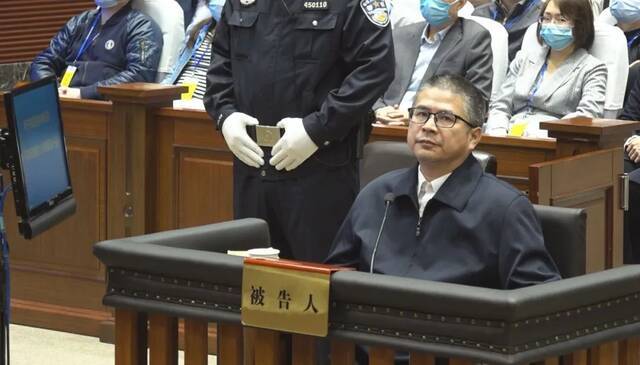 广西监狱管理局原局长李健一审被控受贿超2037万元
