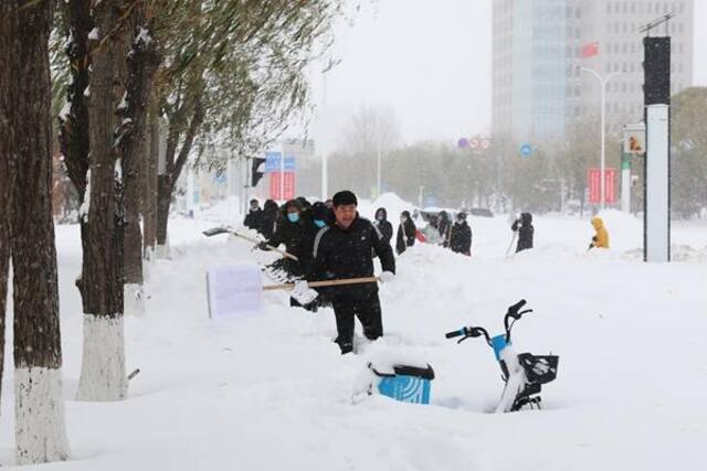 内蒙古：战风斗雪保民生