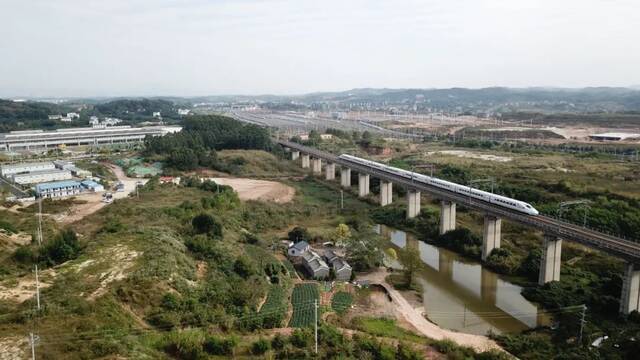 重磅！广西首个高铁物流基地开工建设！