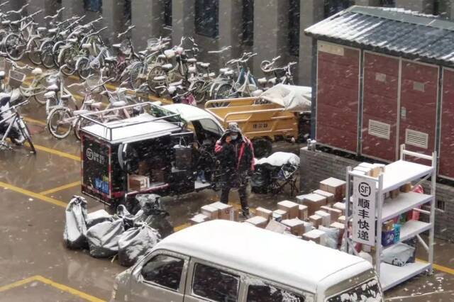 全国多省紧急追查涉疫快递！疫情期间快递应该怎么收？温馨提示→