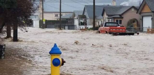 城市被淹、公路被毁、七千人被迫撤离！加拿大不列颠哥伦比亚省遭遇暴雨