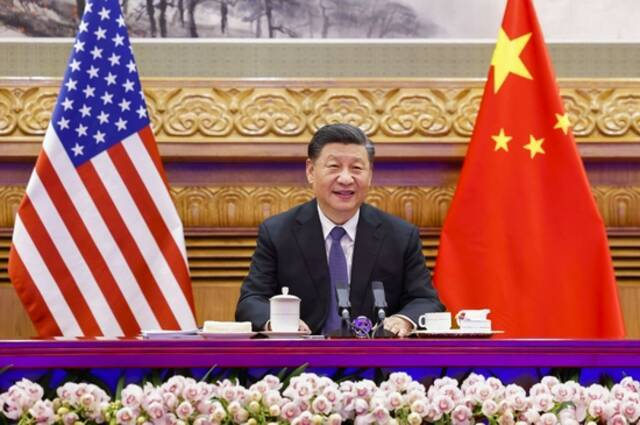11月16日上午，国家主席习近平在北京同美国总统拜登举行视频会晤。新华社记者黄敬文摄