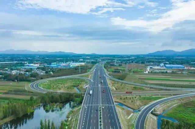 全国里程最长智慧高速公路——京台高速泰安至枣庄段改扩建项目正式通车