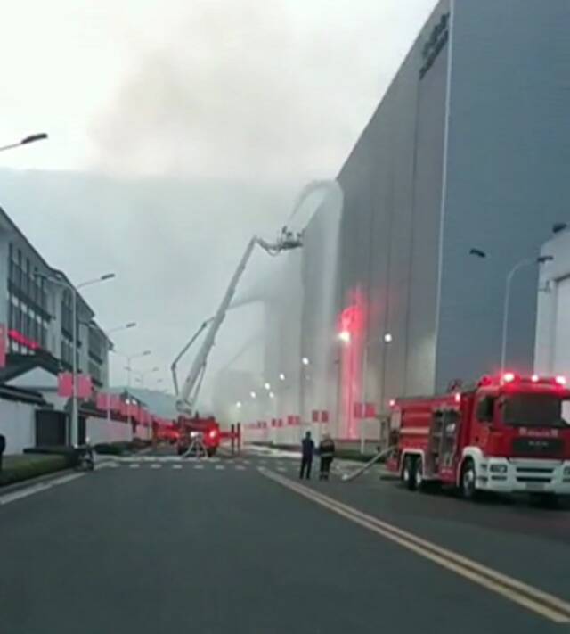 浙江绍兴会稽山黄酒仓库起火 正在扑救