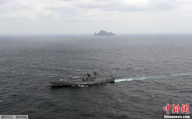当地时间2013年10月25日，韩国“独岛日”当天，韩国在独岛（日本称竹岛）周边海域举行联合防御军演。